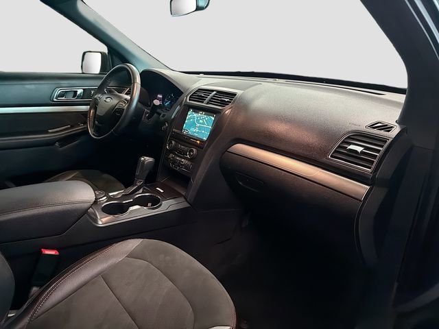 Used 2018 Ford Explorer XLT w/ Equipment Group 202A image 29