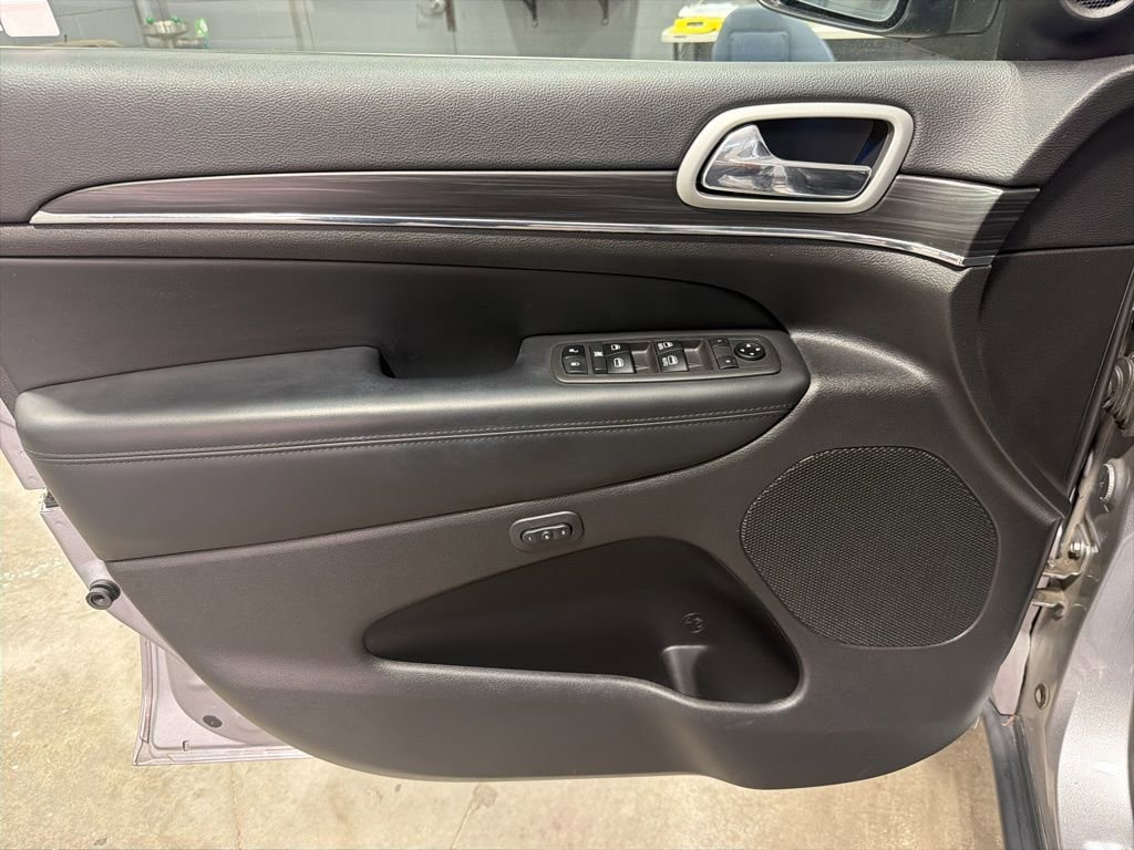 Used 2021 Jeep Grand Cherokee Limited w/ Luxury Group II image 12