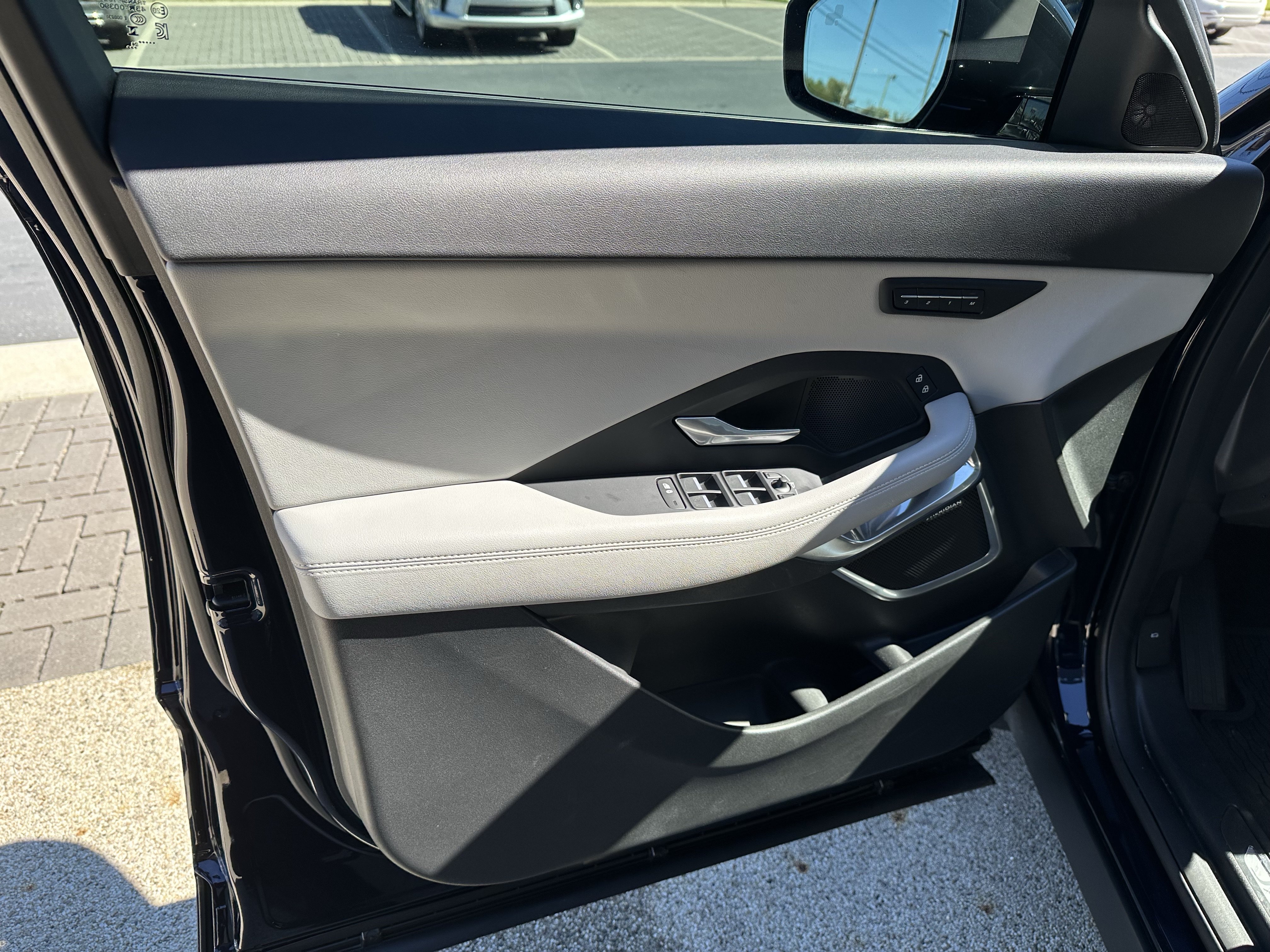 Certified 2024 Jaguar E-PACE R-Dynamic SE AWD/4WD image 13