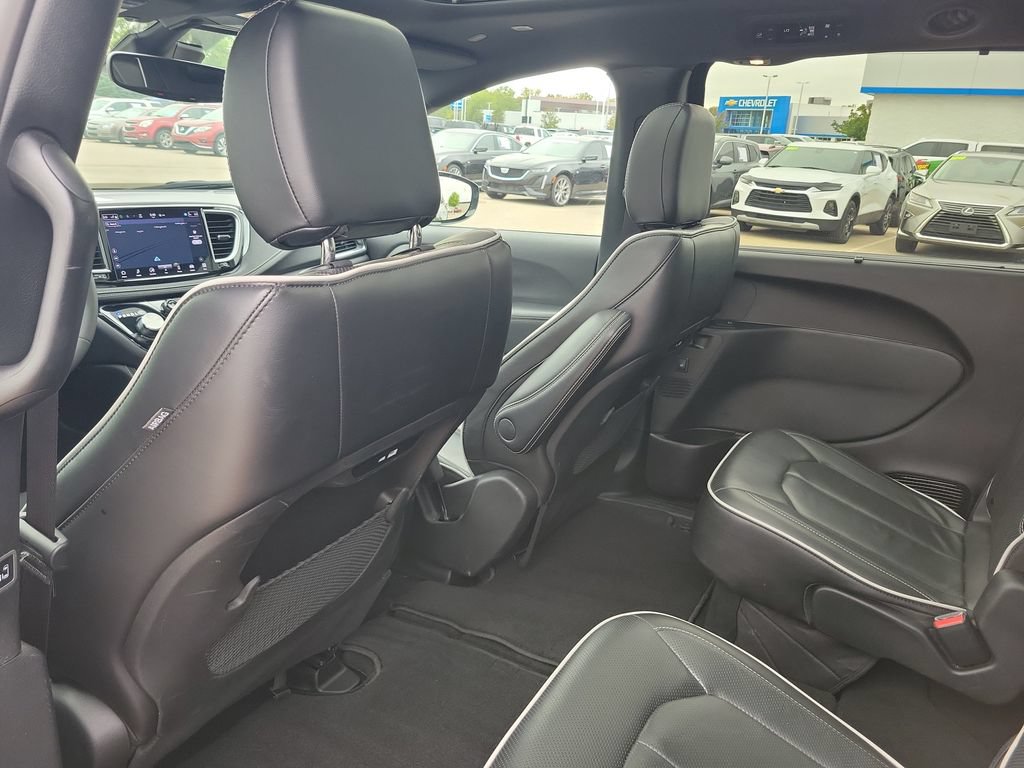 Used 2025 Chrysler Pacifica Limited FWD image 31