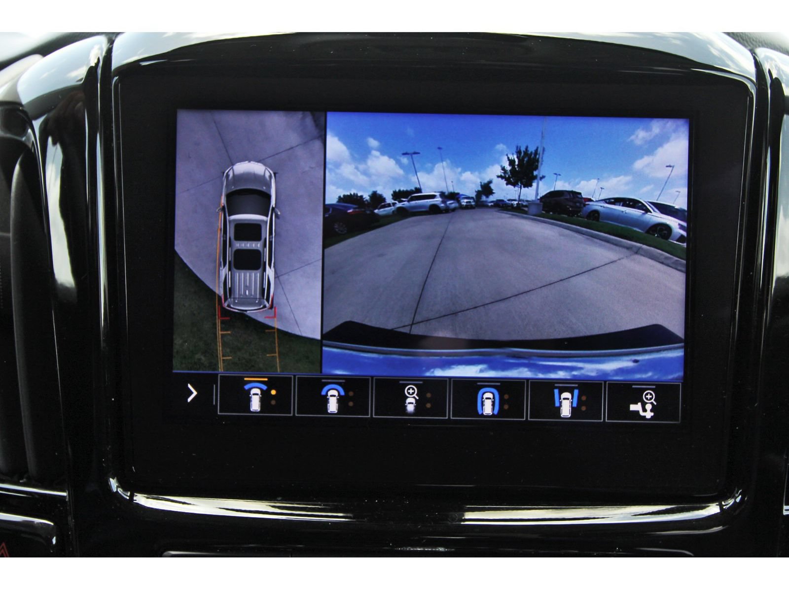 Used 2021 Chevrolet Traverse Premier w/ LPO, Floor Liner Package FWD image 28