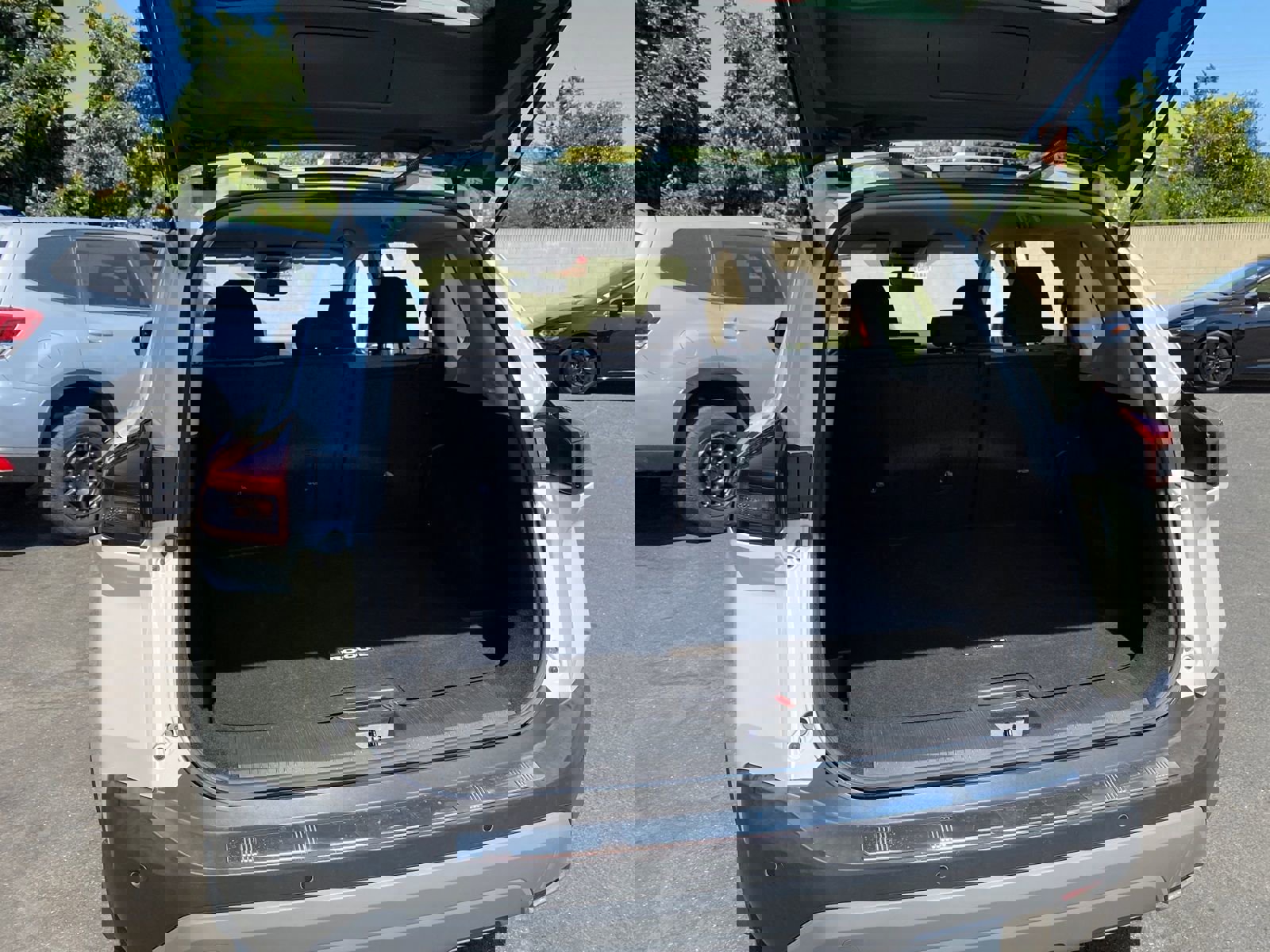 Used 2023 Nissan Rogue SV image 26