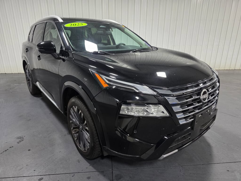 Used 2025 Nissan Rogue Platinum AWD/4WD image 2