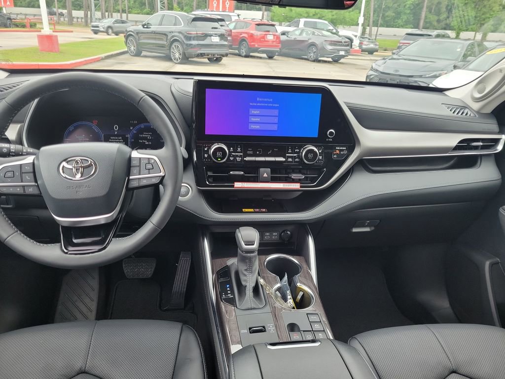 Certified 2026 Toyota Highlander Limited AWD/4WD image 18