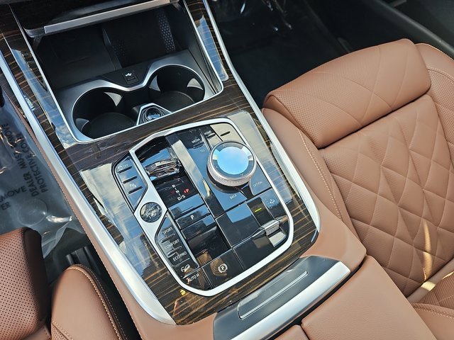 Used 2025 BMW X7 xDrive40i w/ M Sport Package image 27