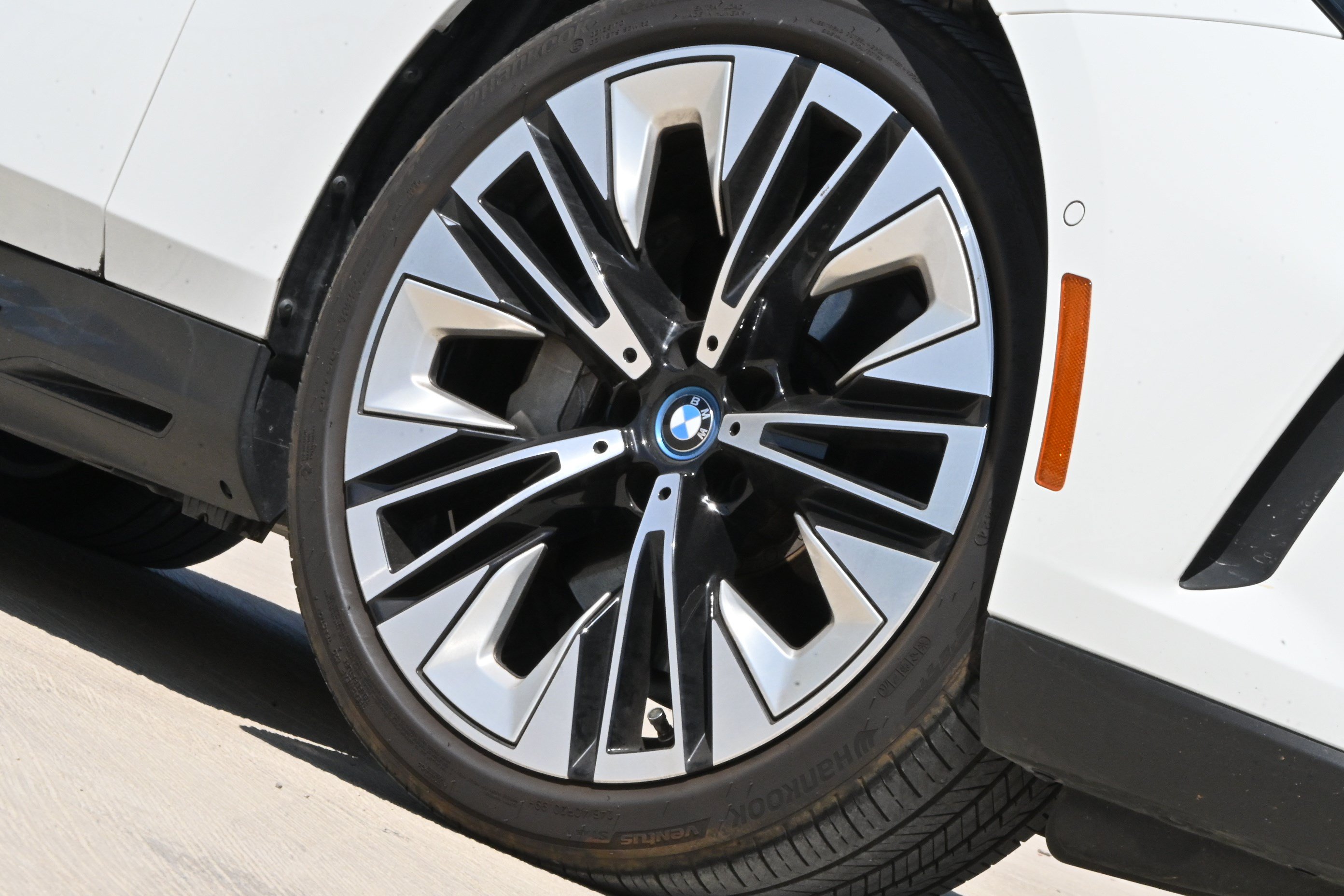 Used 2025 BMW i5 eDrive40i w/ Executive Package RWD image 11