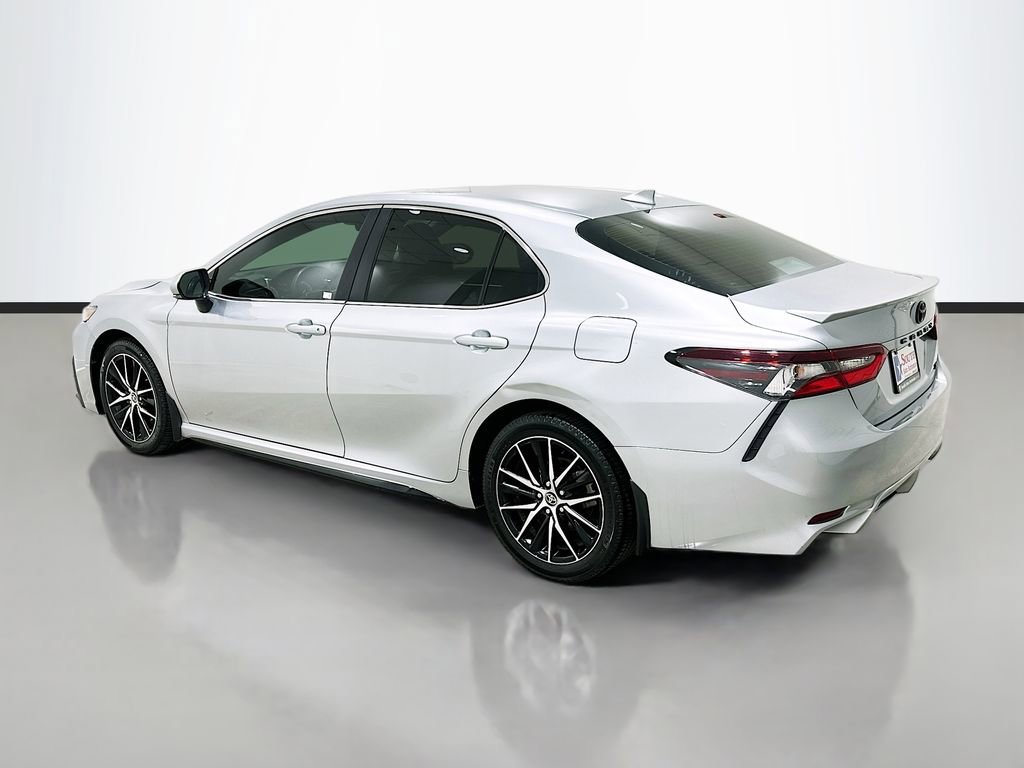 Used 2024 Toyota Camry SE image 5
