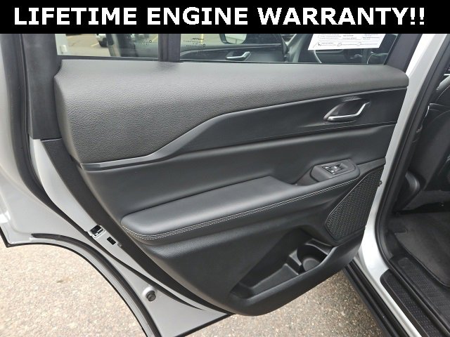 Used 2024 Jeep Grand Cherokee L Laredo image 29