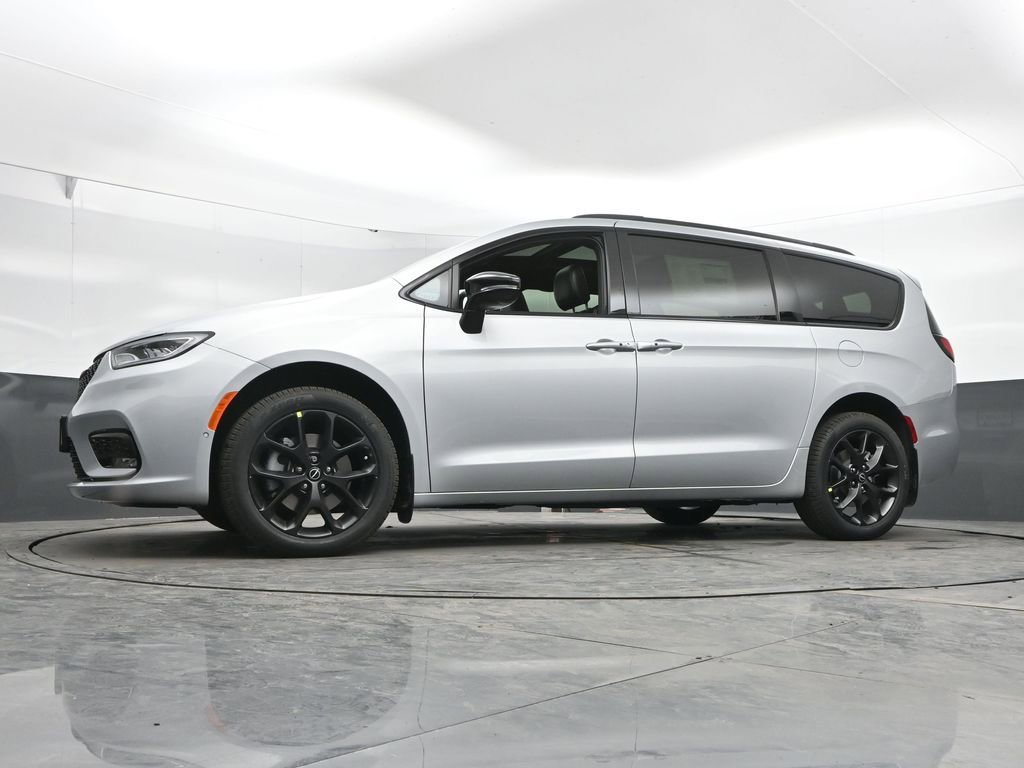 New 2026 Chrysler Pacifica Select w/ S Appearance Package AWD/4WD image 44