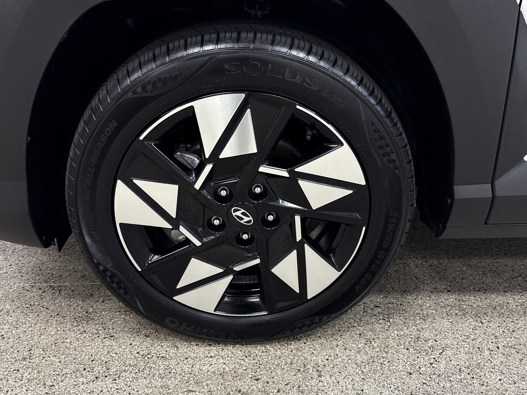 Used 2025 Hyundai Kona SEL image 2