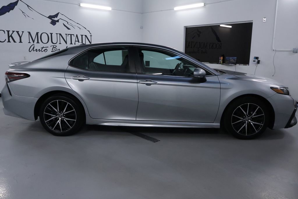 Used 2023 Toyota Camry SE image 8