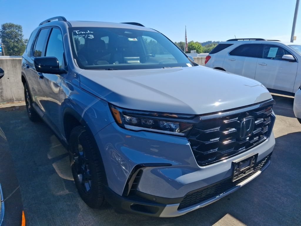 Used 2024 Honda Pilot TrailSport image 2