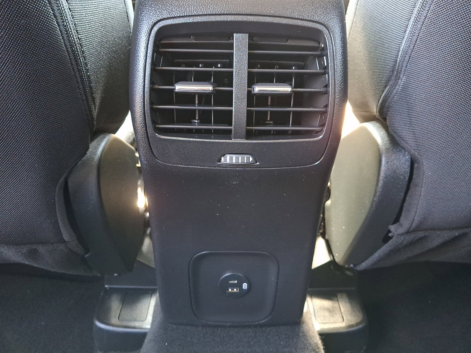 Used 2022 Ford Escape SE w/ SE Sport Appearance Package image 11