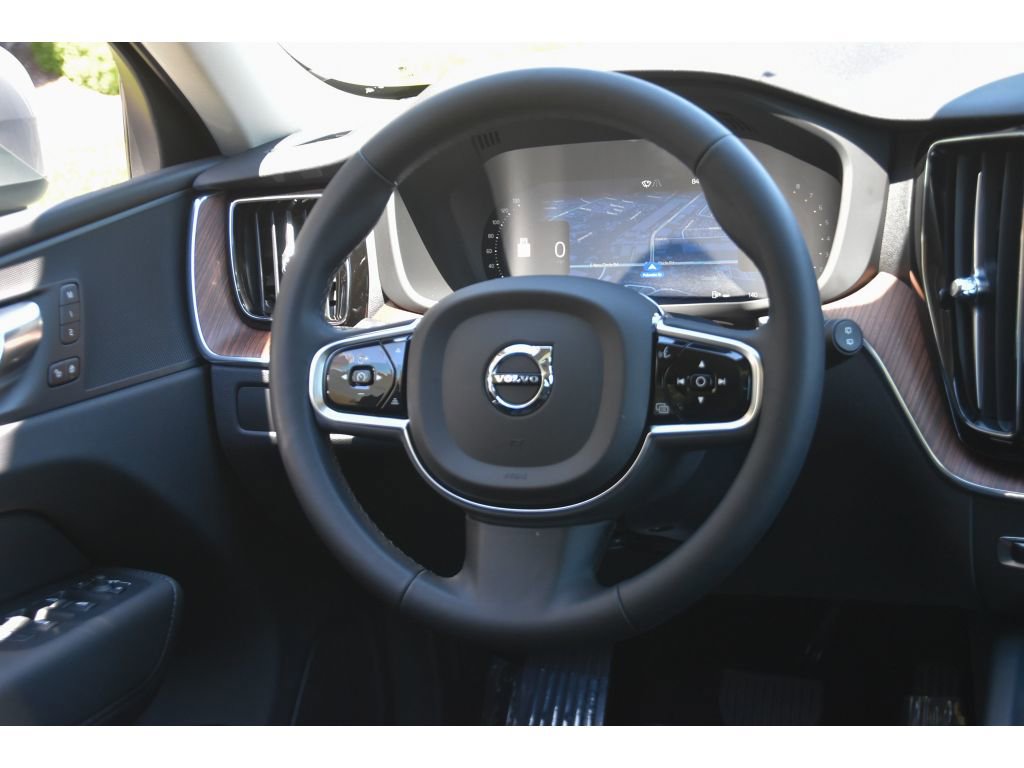 Certified 2023 Volvo XC60 B5 Plus w/ Climate Package AWD/4WD image 17