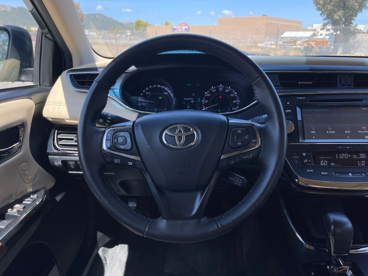 Used 2018 Toyota Avalon XLE Premium w/ Preferred Accessory Package FWD image 14