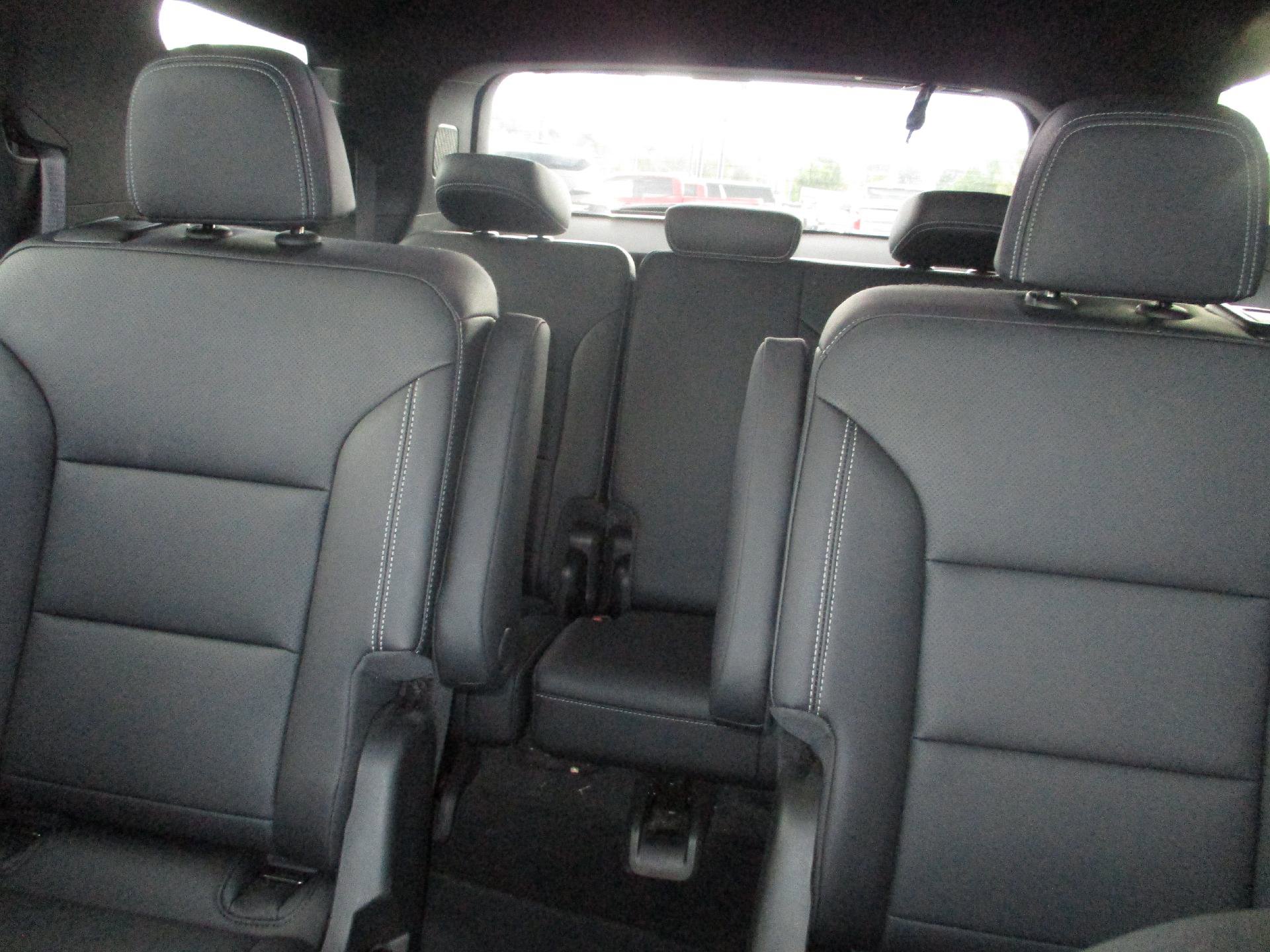 Used 2025 Chevrolet Traverse LT image 14