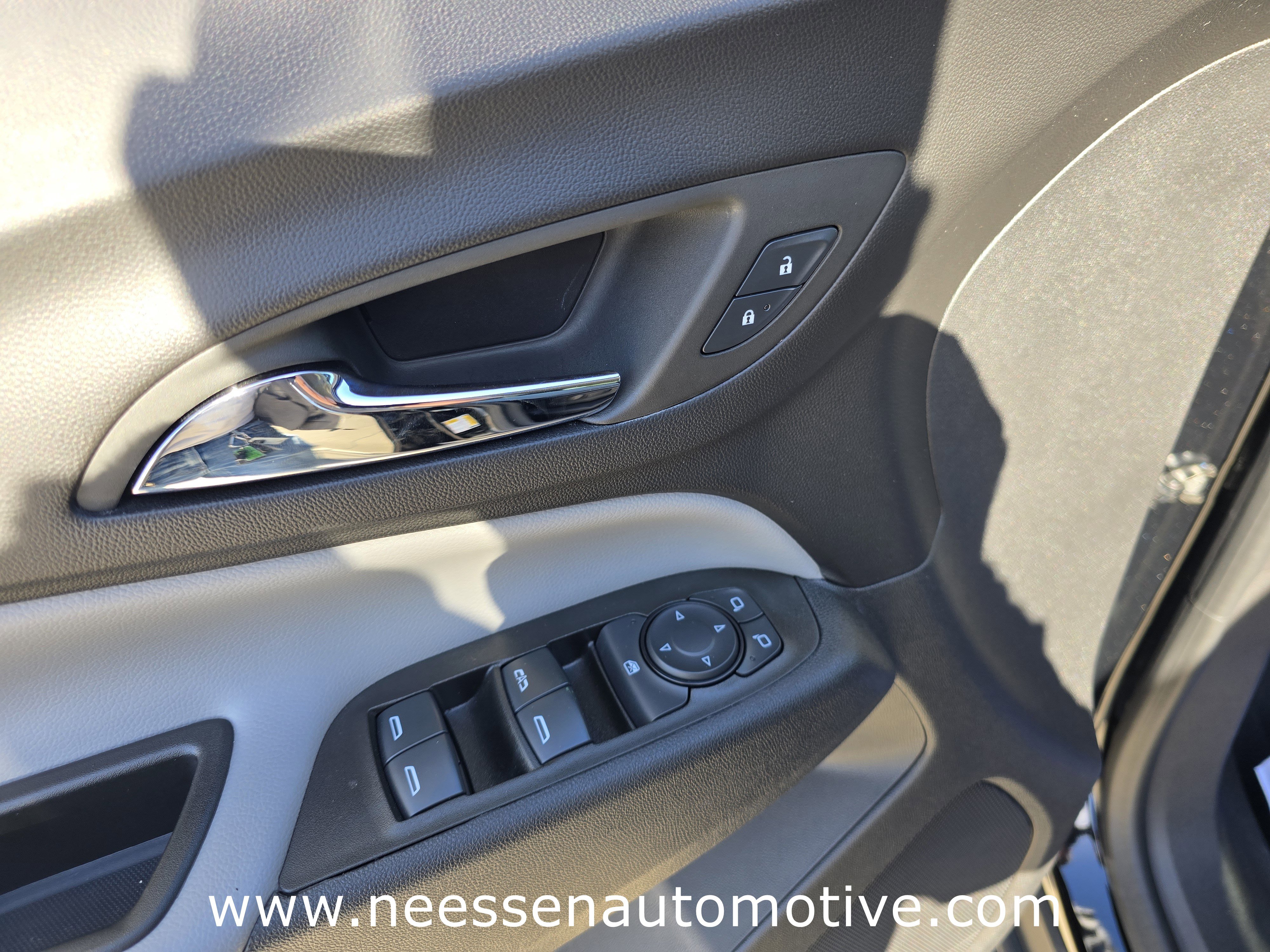 Used 2024 Chevrolet Equinox LS w/ LS Convenience Package image 17