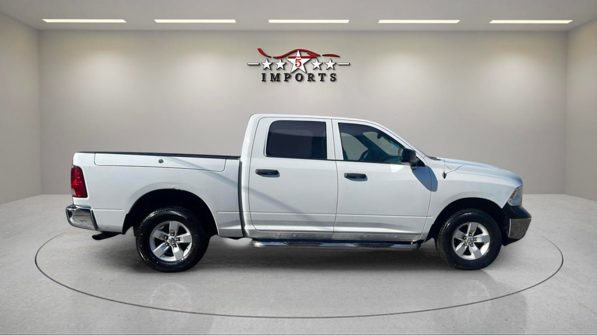 Used 2014 RAM 1500 4x4 Crew Cab w/ Exterior Appearance Group image 16