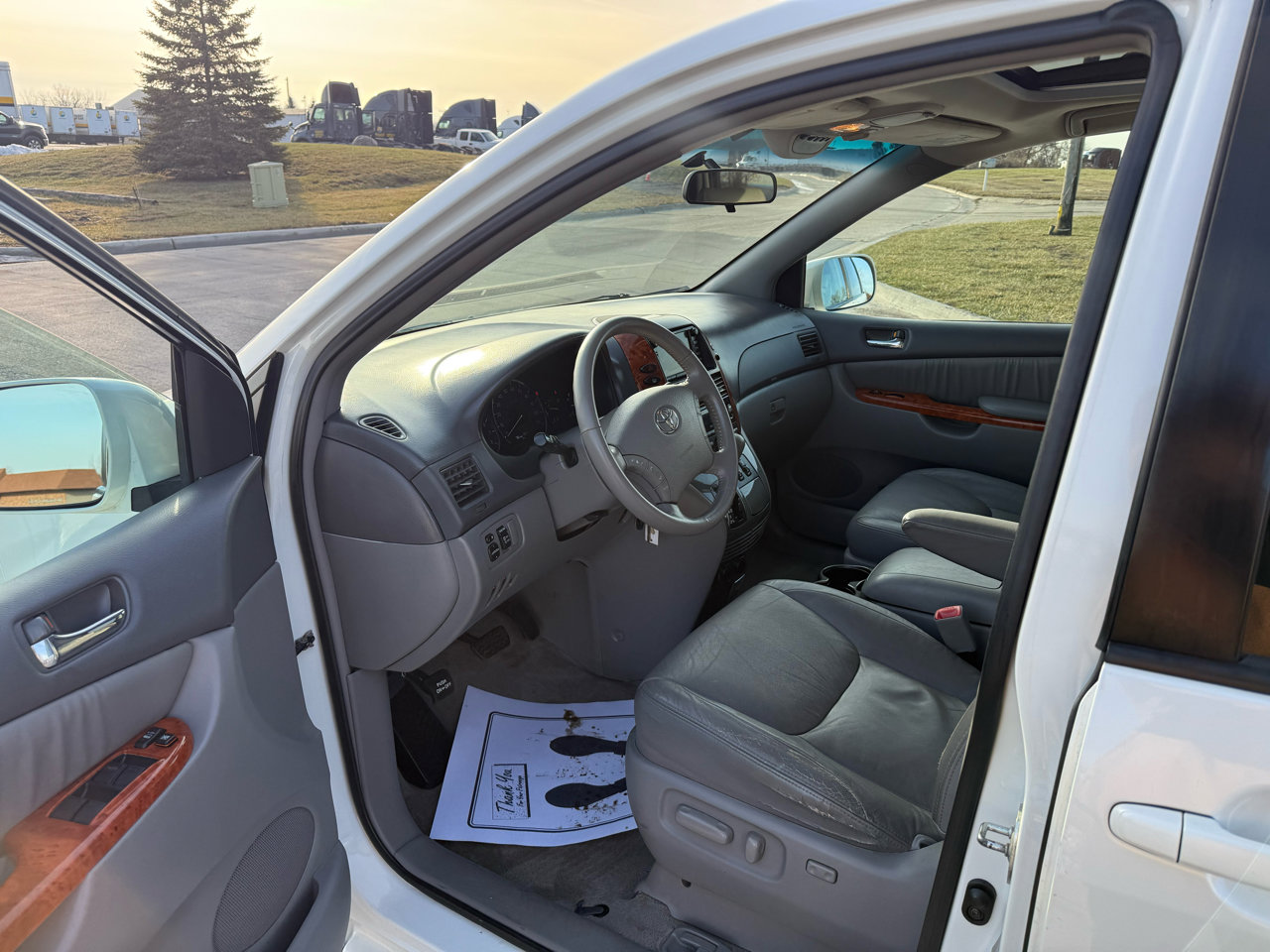 Used 2009 Toyota Sienna XLE image 11