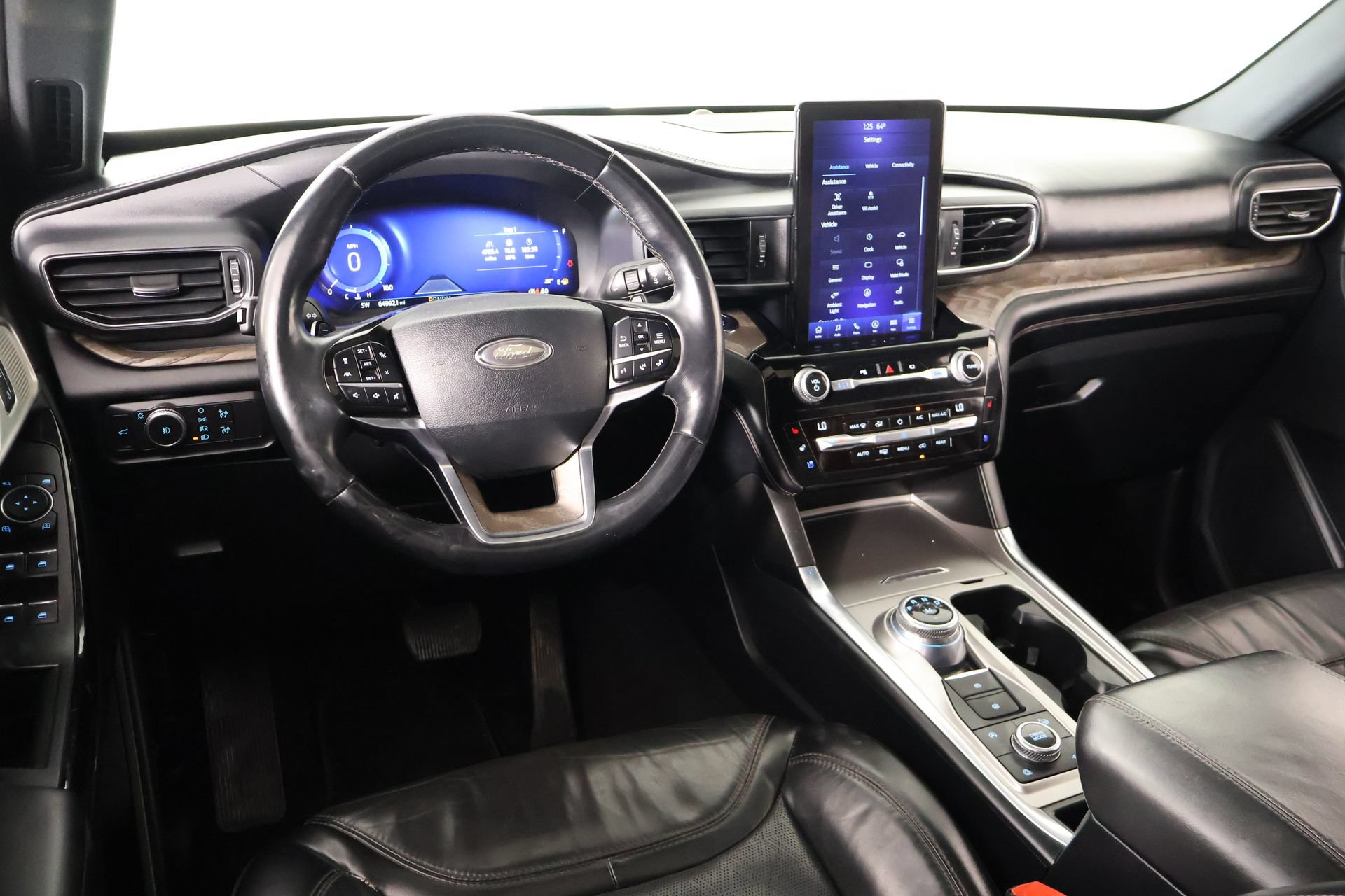 Used 2021 Ford Explorer Platinum w/ Equipment Group 601A AWD/4WD image 2