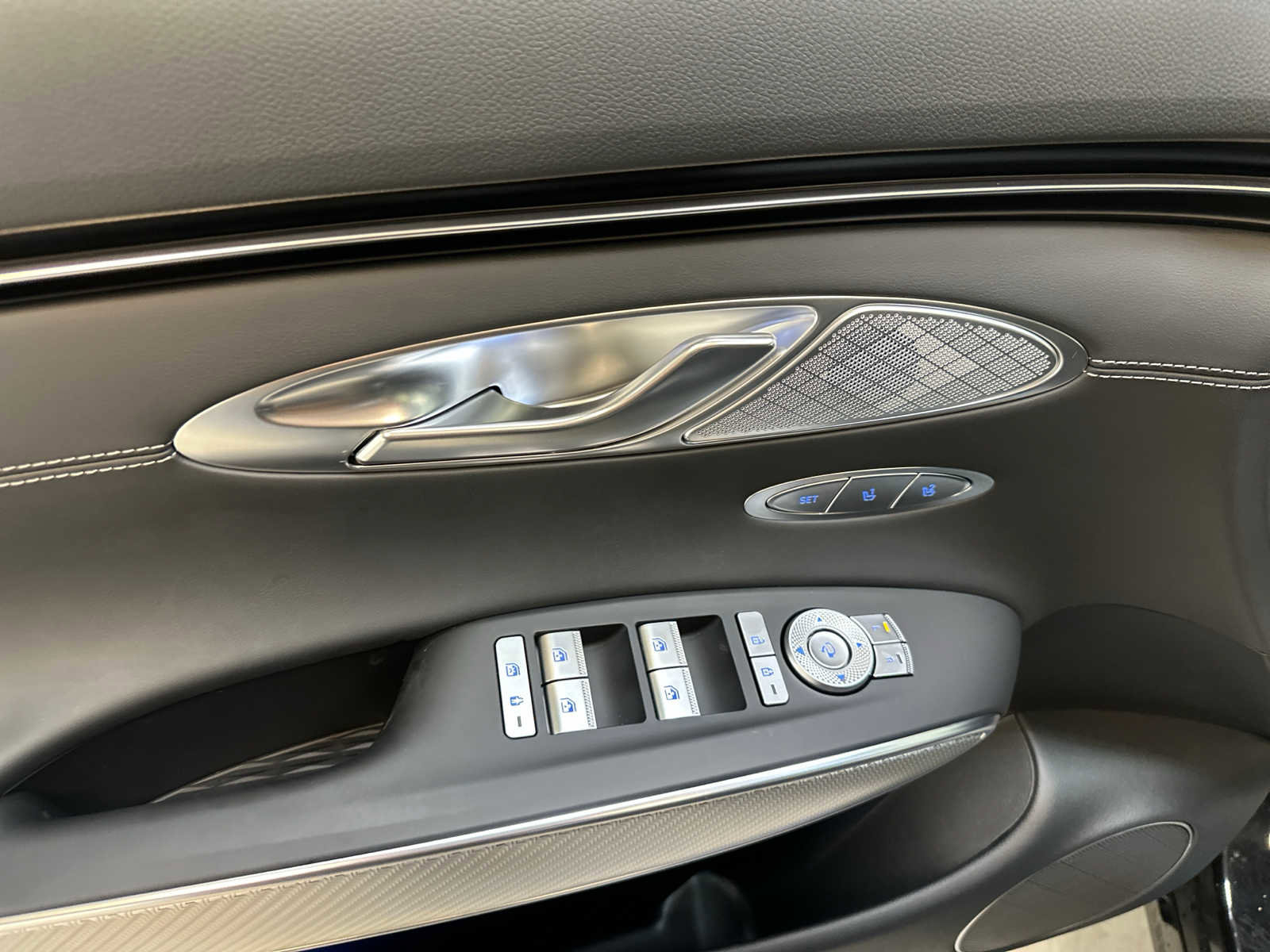 New 2025 Genesis GV70 3.5T Sport AWD/4WD image 11