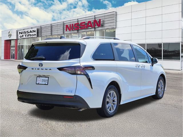 Used 2023 Toyota Sienna XLE image 4