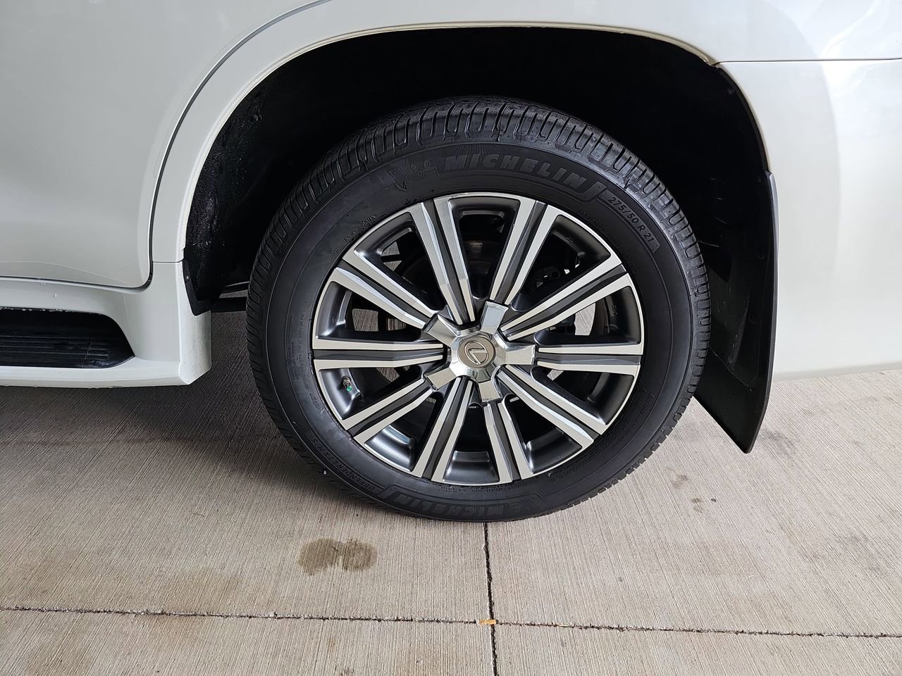 Used 2016 Lexus LX 570 4WD w/ Luxury Package image 38