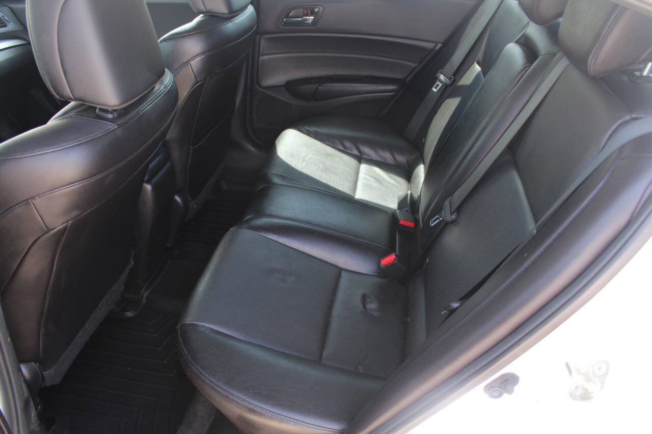 Used 2017 Acura ILX FWD image 10