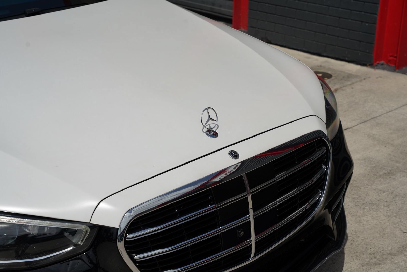 Used 2024 Mercedes-Benz S 580 4MATIC Sedan w/ AMG Line image 2
