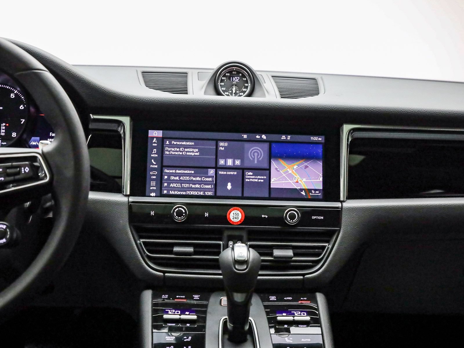 Certified 2025 Porsche Macan AWD/4WD image 15