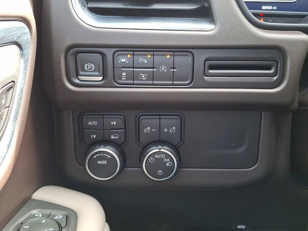 Used 2023 Chevrolet Suburban LT w/ Luxury Package image 28