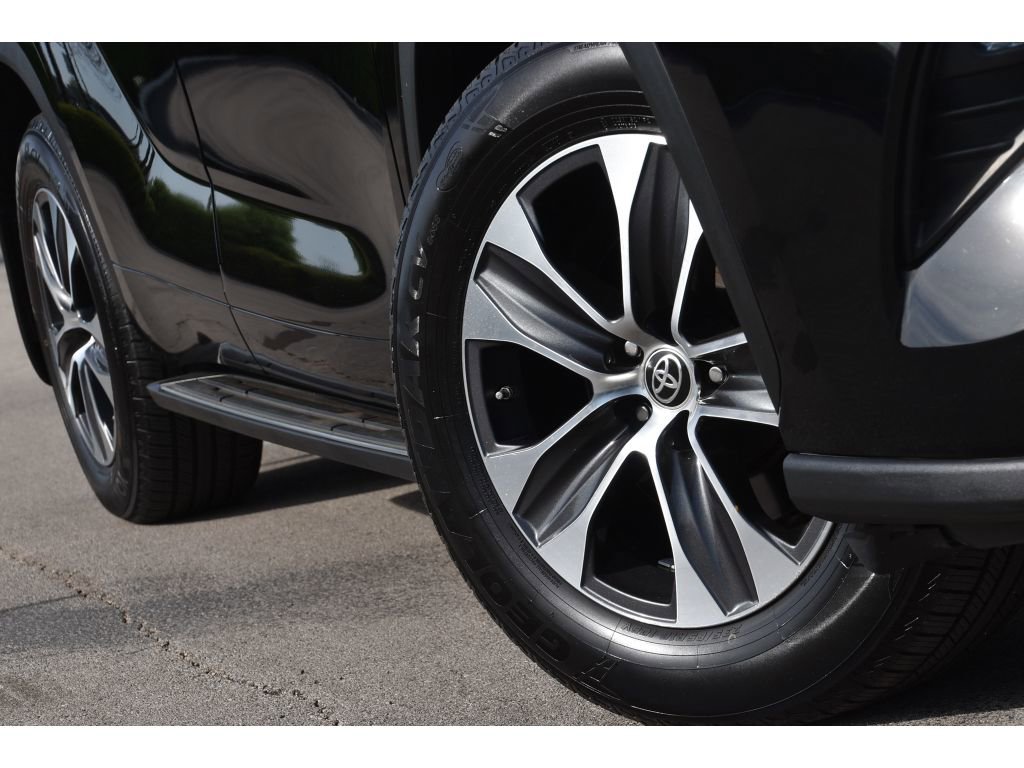 Used 2021 Toyota Highlander XLE image 11