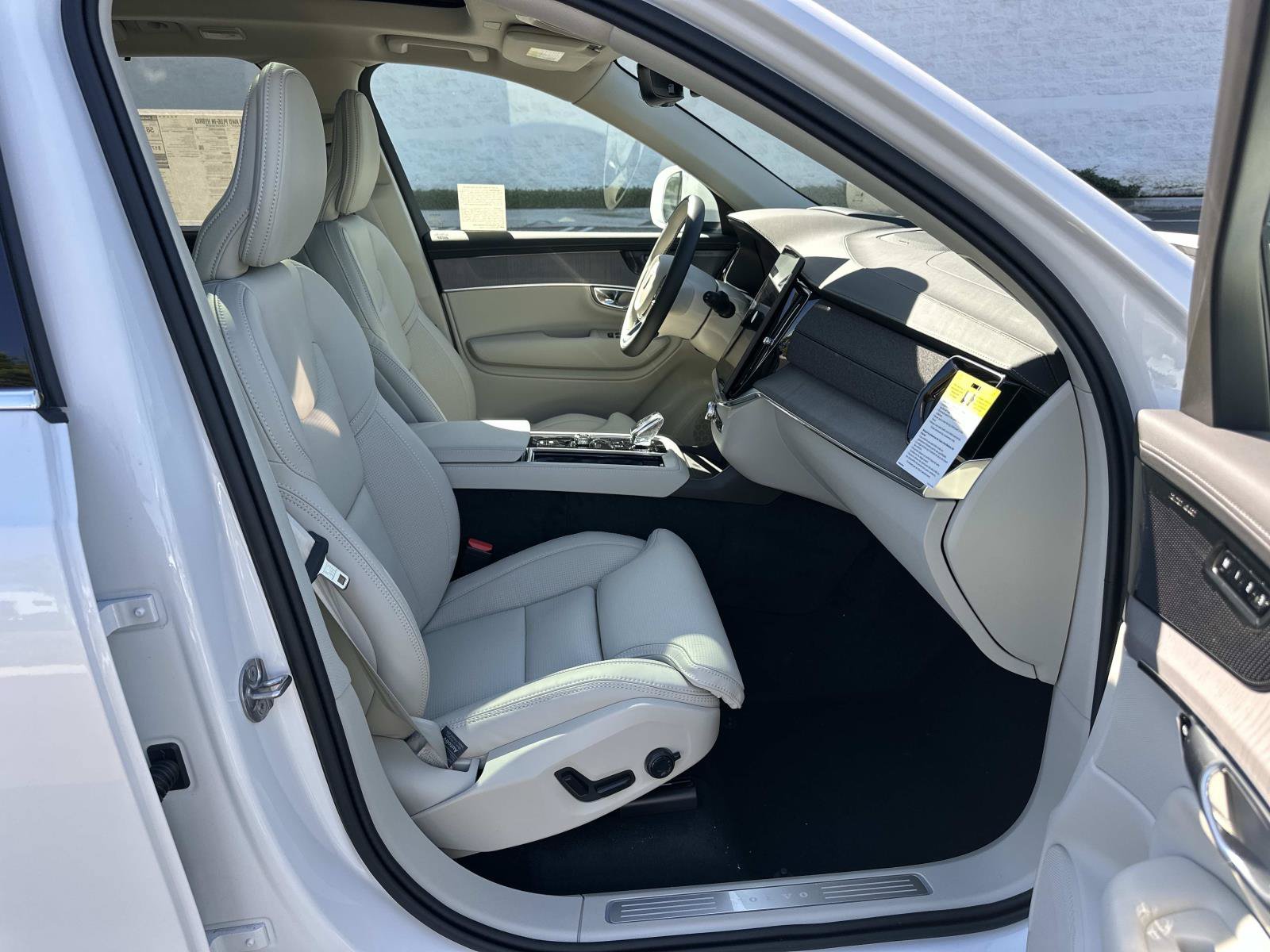New 2026 Volvo XC90 T8 Ultra w/ Protection Package Premier AWD/4WD image 21