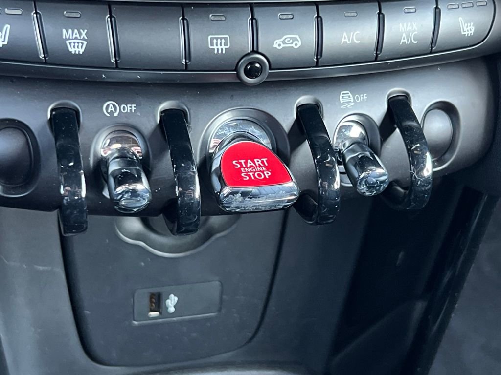 Used 2023 MINI Cooper Classic w/ Signature Upholstery Package image 25