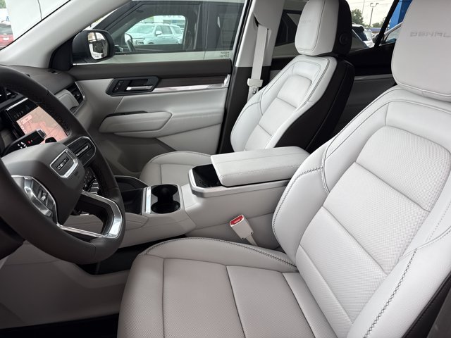 New 2026 GMC Terrain Denali w/ LPO, Black Badging Package AWD/4WD image 4