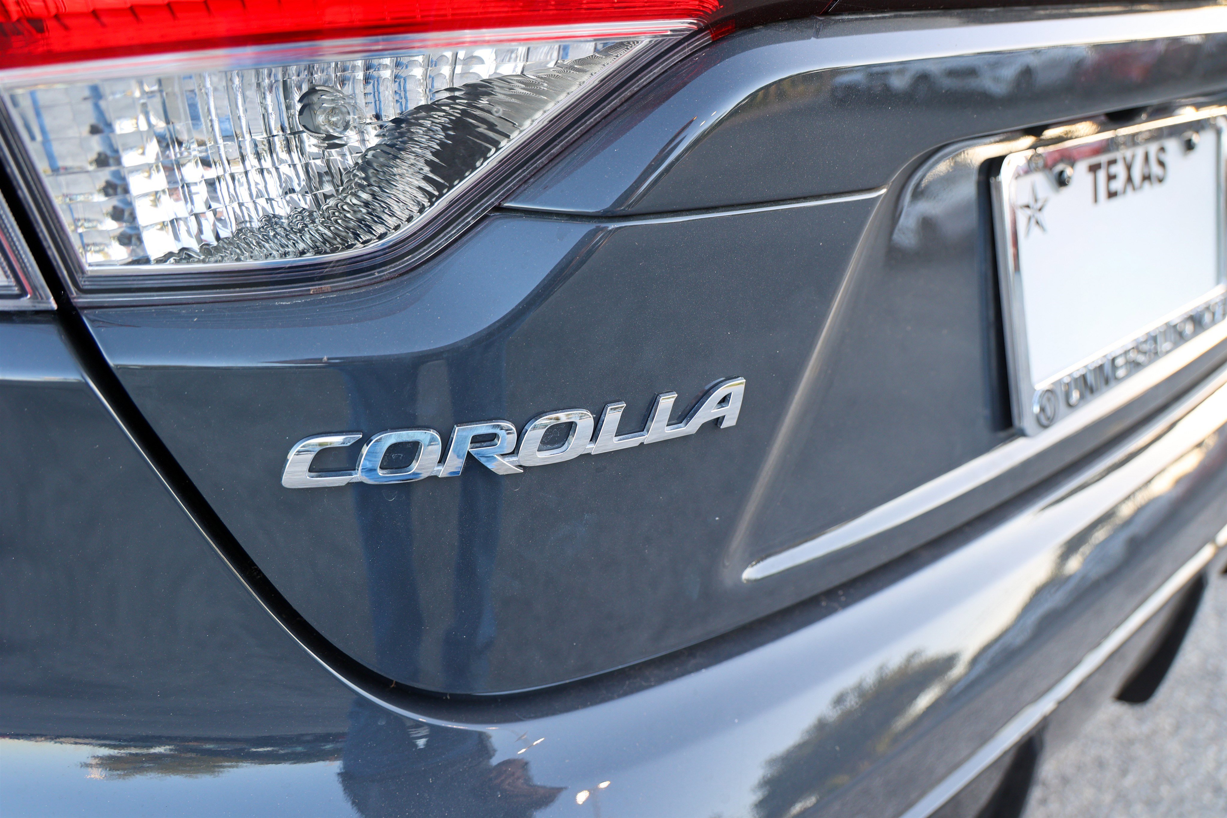 Used 2026 Toyota Corolla SE w/ SE Premium Package FWD image 11