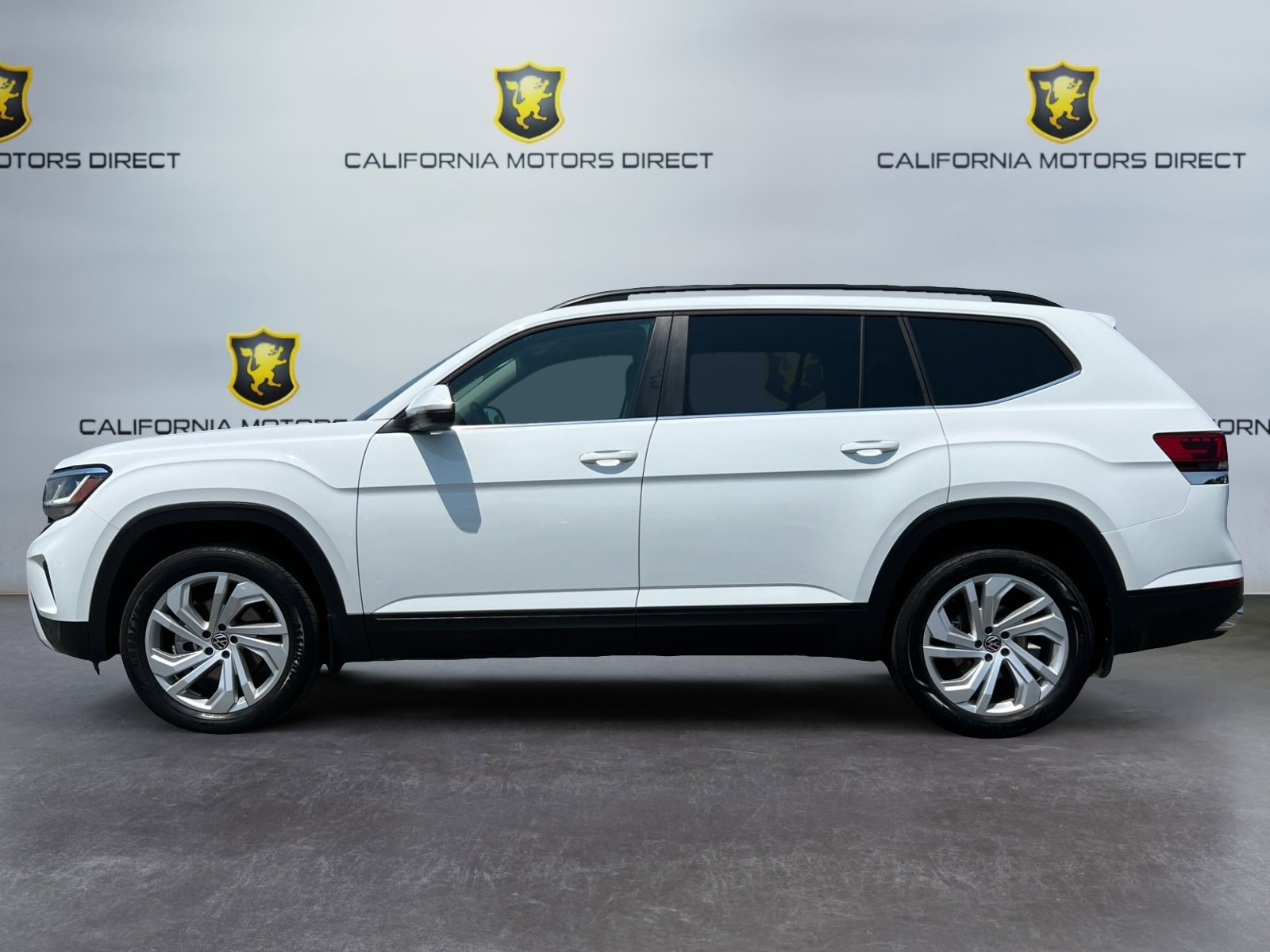 Used 2023 Volkswagen Atlas SE image 2
