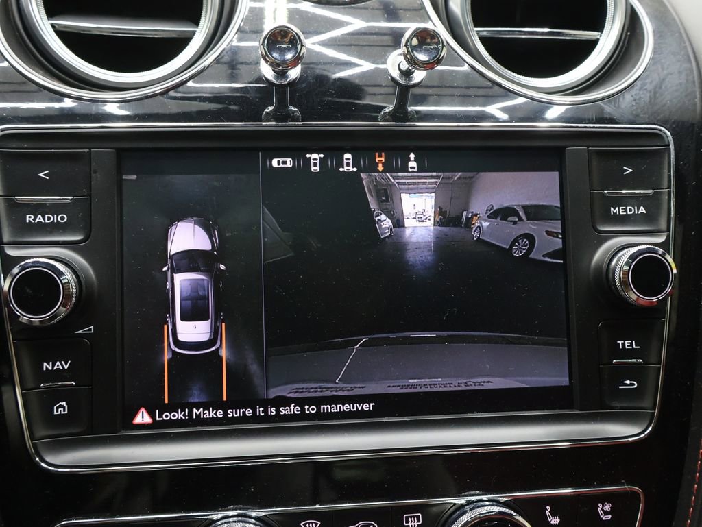 Used 2019 Bentley Bentayga image 25