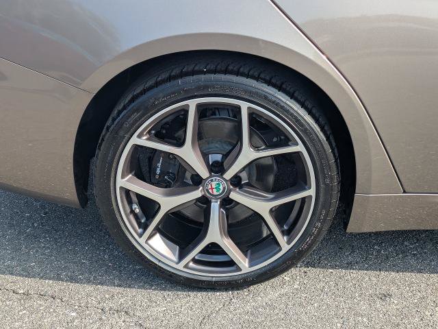Used 2019 Alfa Romeo Giulia Ti w/ TI Performance Package RWD image 11