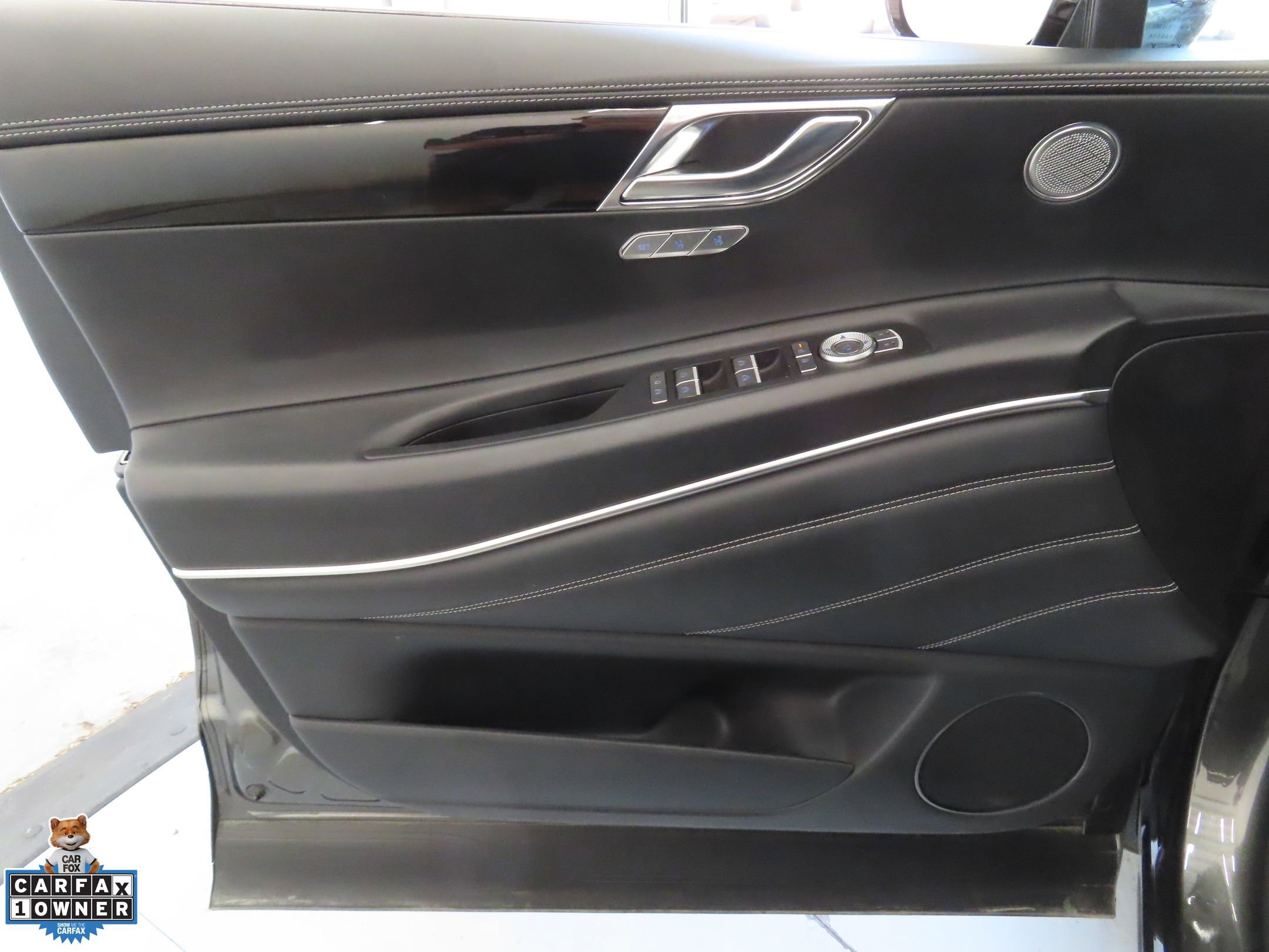 Used 2025 Genesis GV80 2.5T Standard AWD/4WD image 9