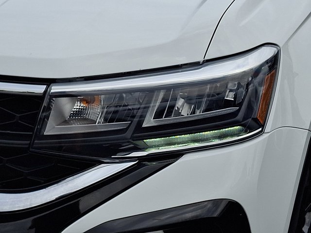 Certified 2023 Volkswagen Taos SE AWD/4WD image 12