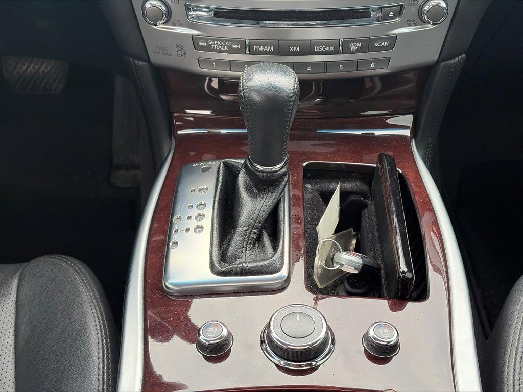Used 2017 INFINITI Q70 L 3.7 AWD/4WD image 16
