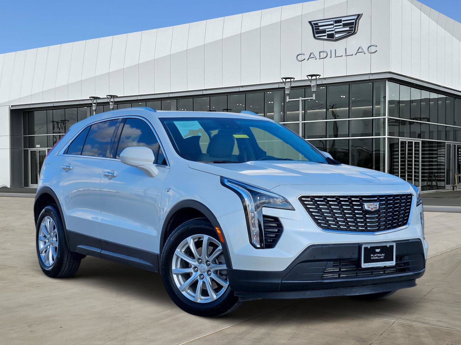 Certified 2023 Cadillac XT4 Luxury w/ Cold Weather Package FWD image 1