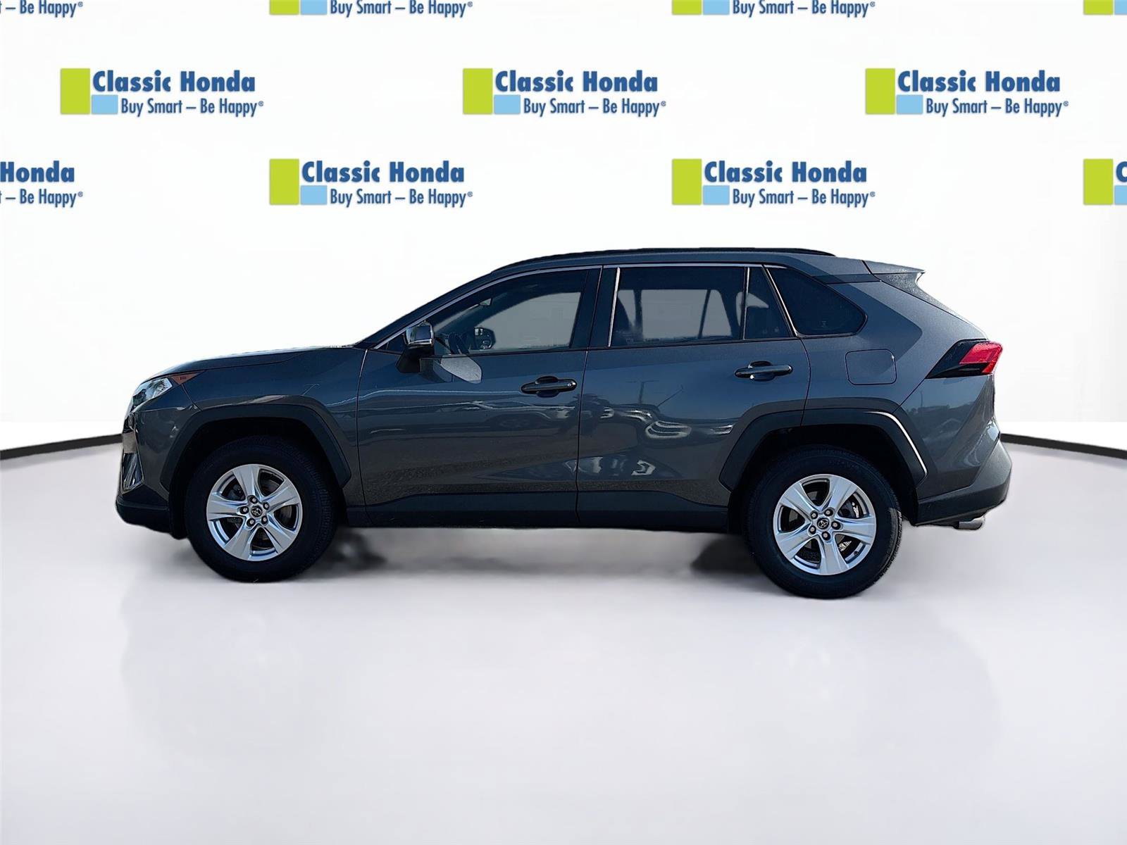 Used 2019 Toyota RAV4 XLE FWD image 4