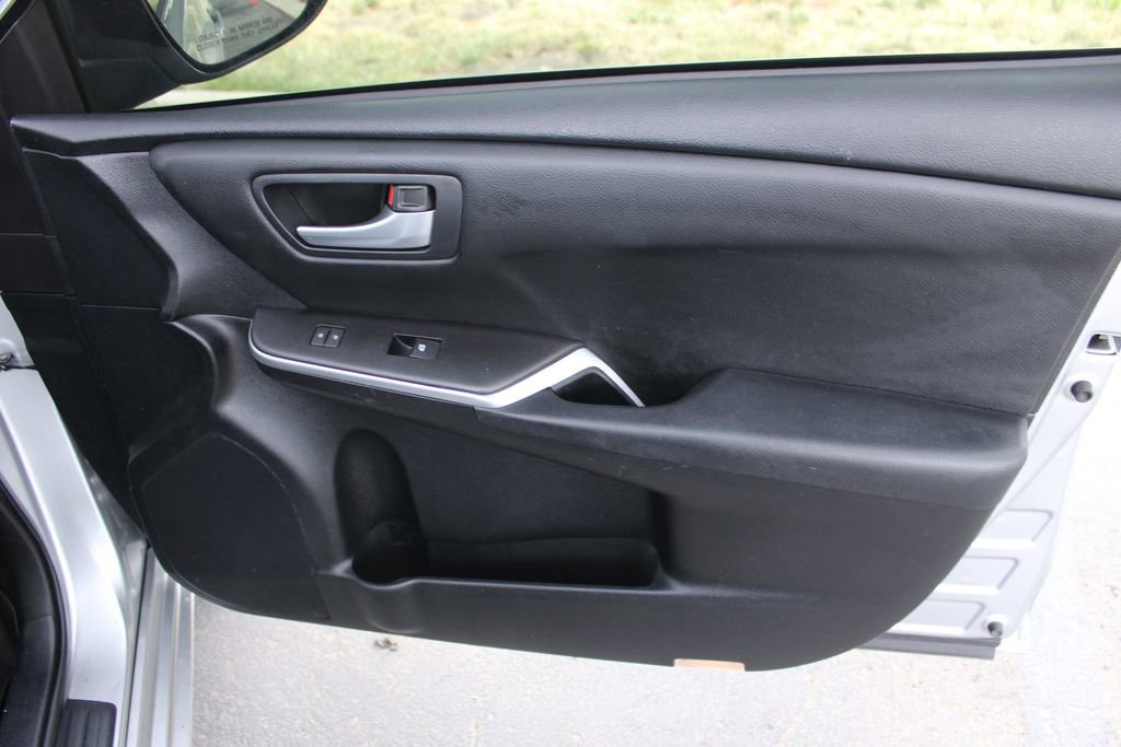 Used 2015 Toyota Camry SE FWD image 42