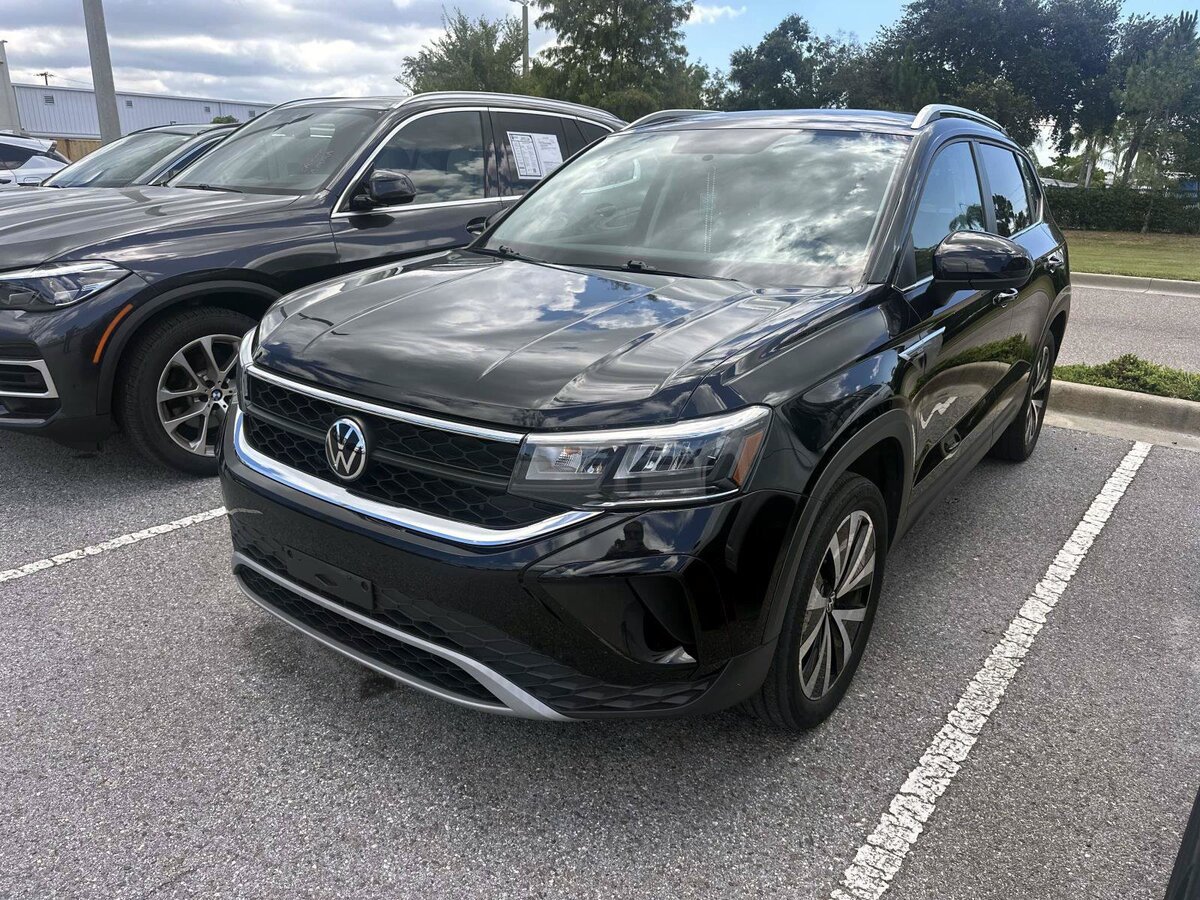 Used 2022 Volkswagen Taos SE AWD/4WD image 1