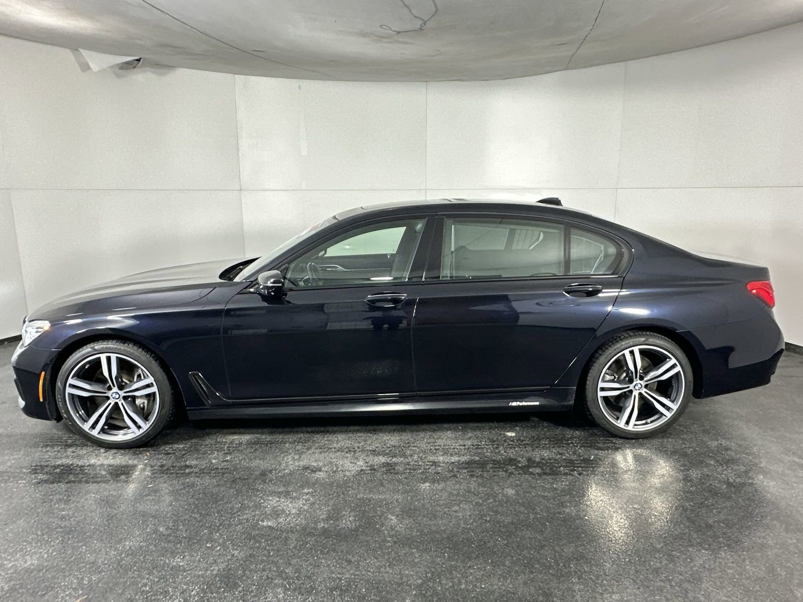 Used 2019 BMW 750i w/ Executive Package image 8