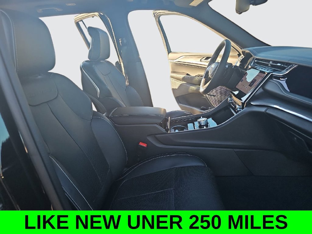 Used 2023 Jeep Grand Cherokee Overland w/ Luxury Tech Group IV AWD/4WD image 10