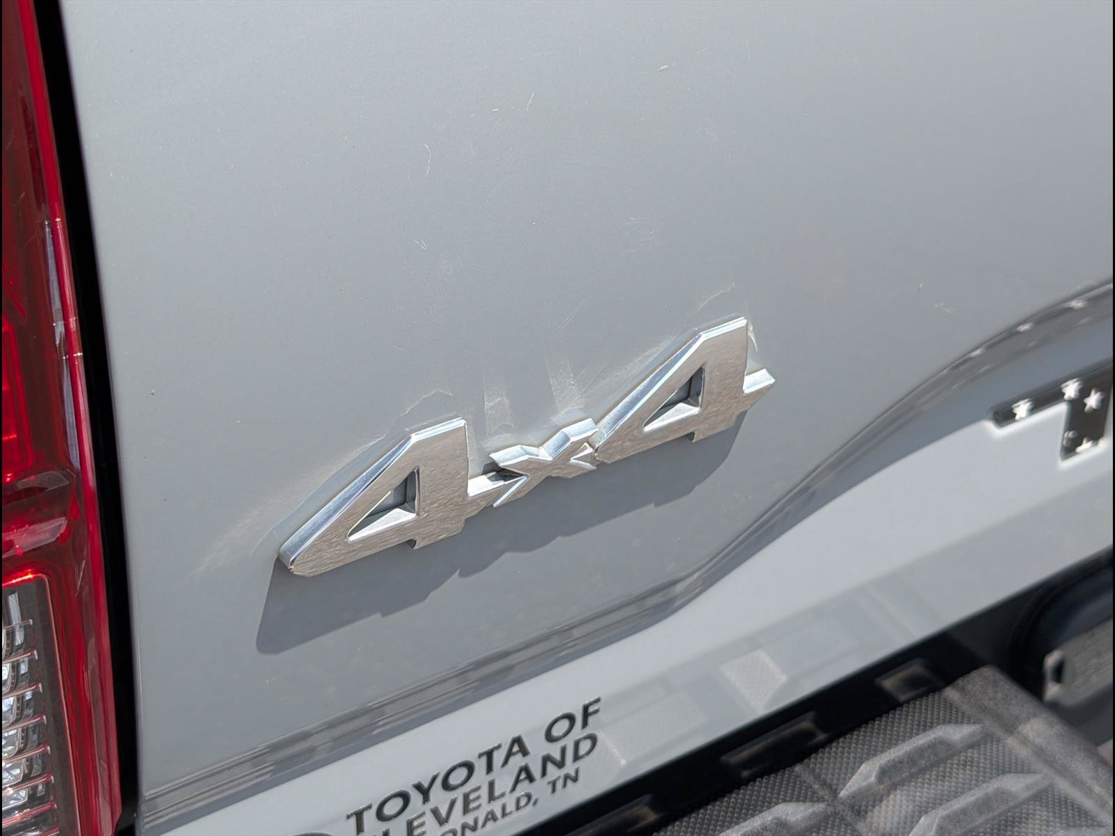 Used 2021 Toyota Tacoma SR5 AWD/4WD image 9