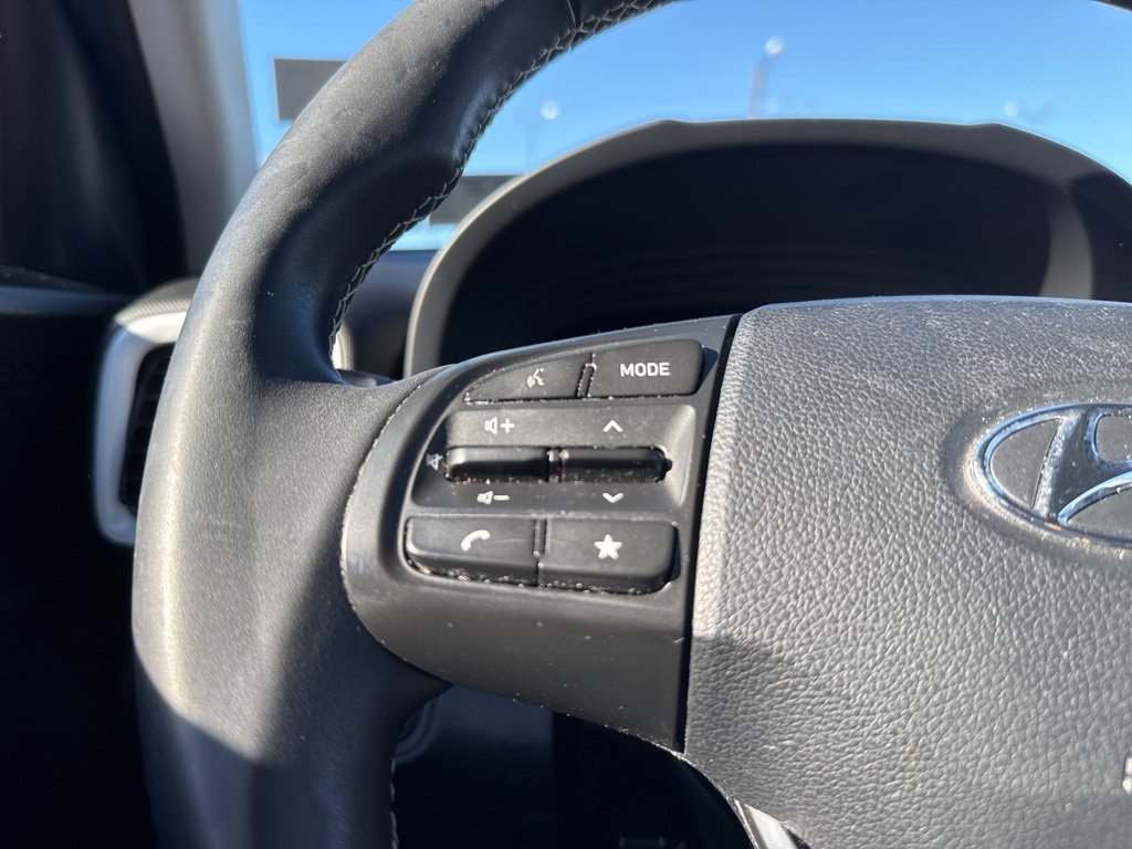 Used 2023 Hyundai Venue Limited image 28